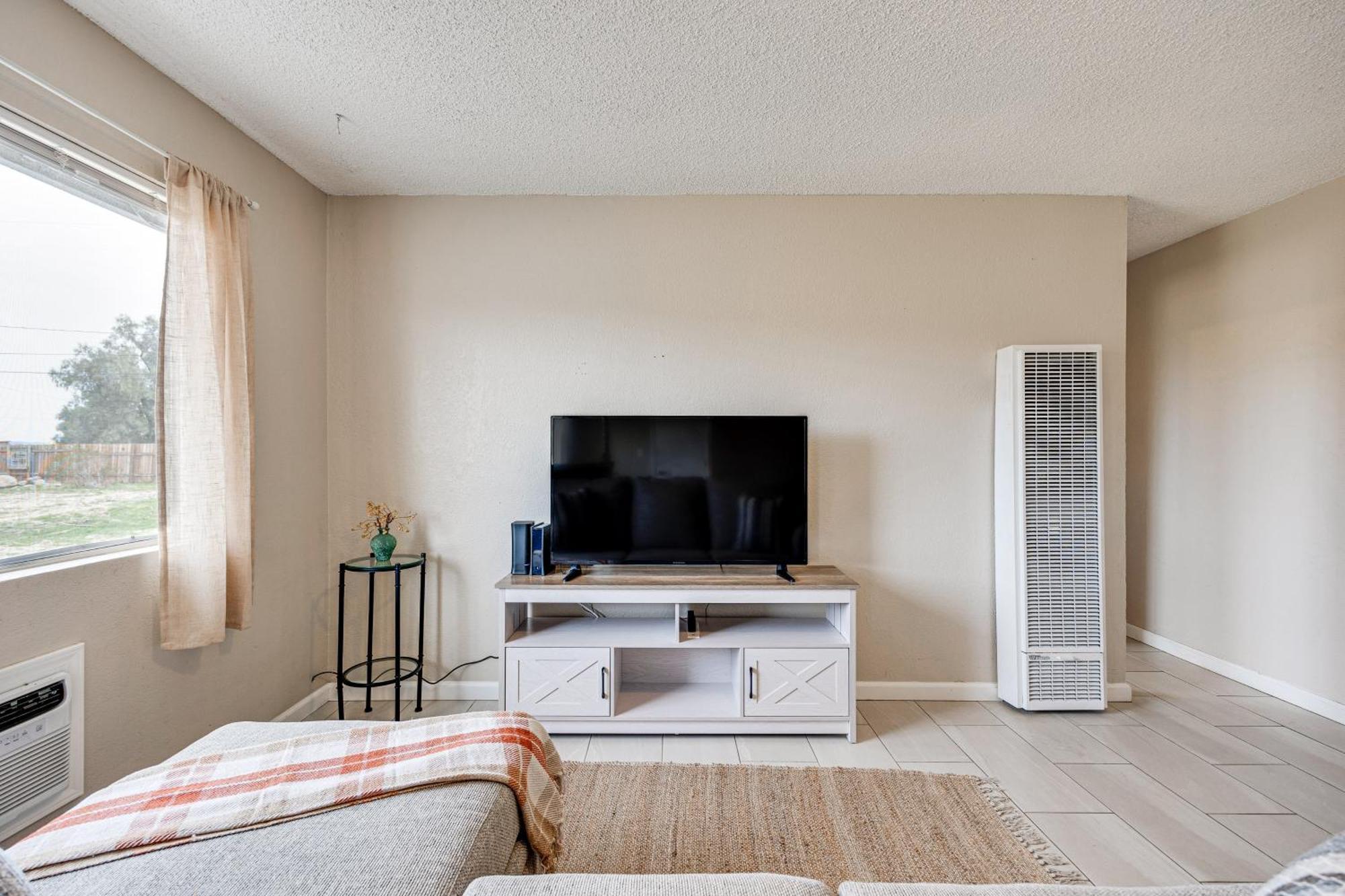Convenient Joshua Tree Apartment - Walk To Town! Екстериор снимка