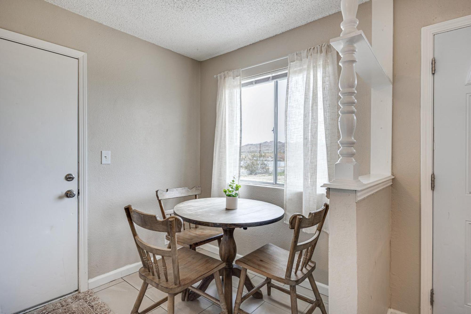 Convenient Joshua Tree Apartment - Walk To Town! Екстериор снимка