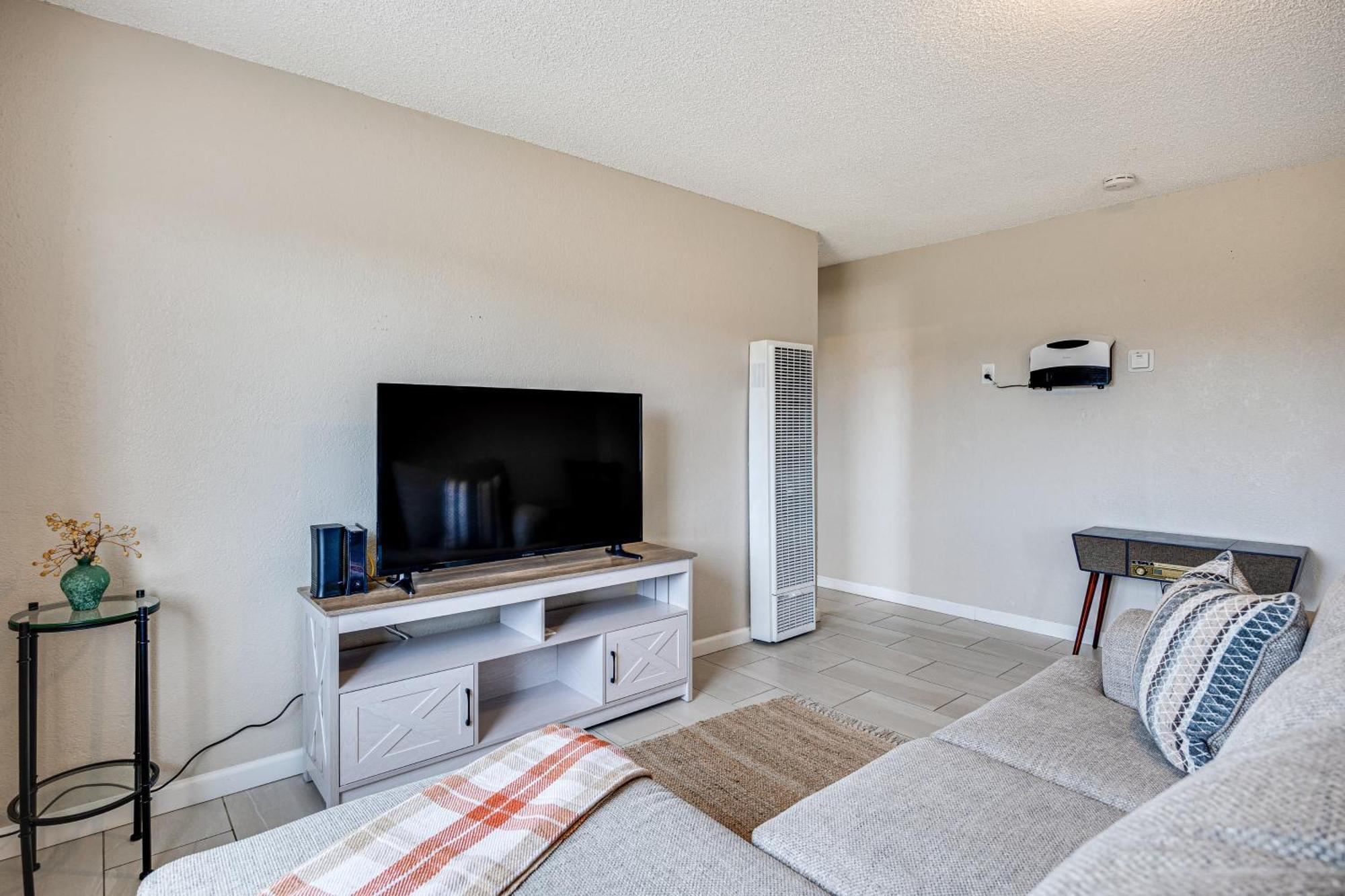 Convenient Joshua Tree Apartment - Walk To Town! Екстериор снимка