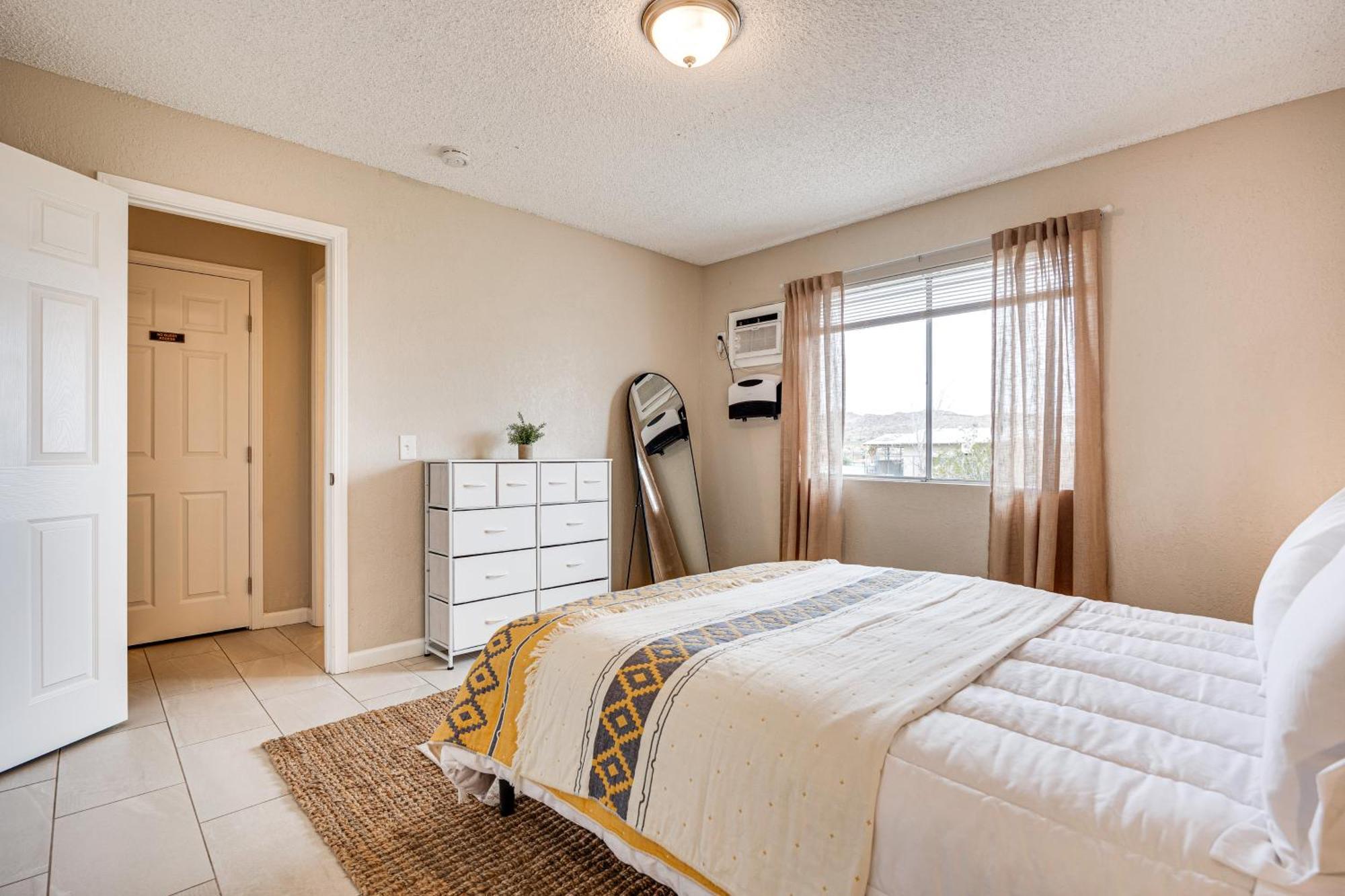 Convenient Joshua Tree Apartment - Walk To Town! Екстериор снимка