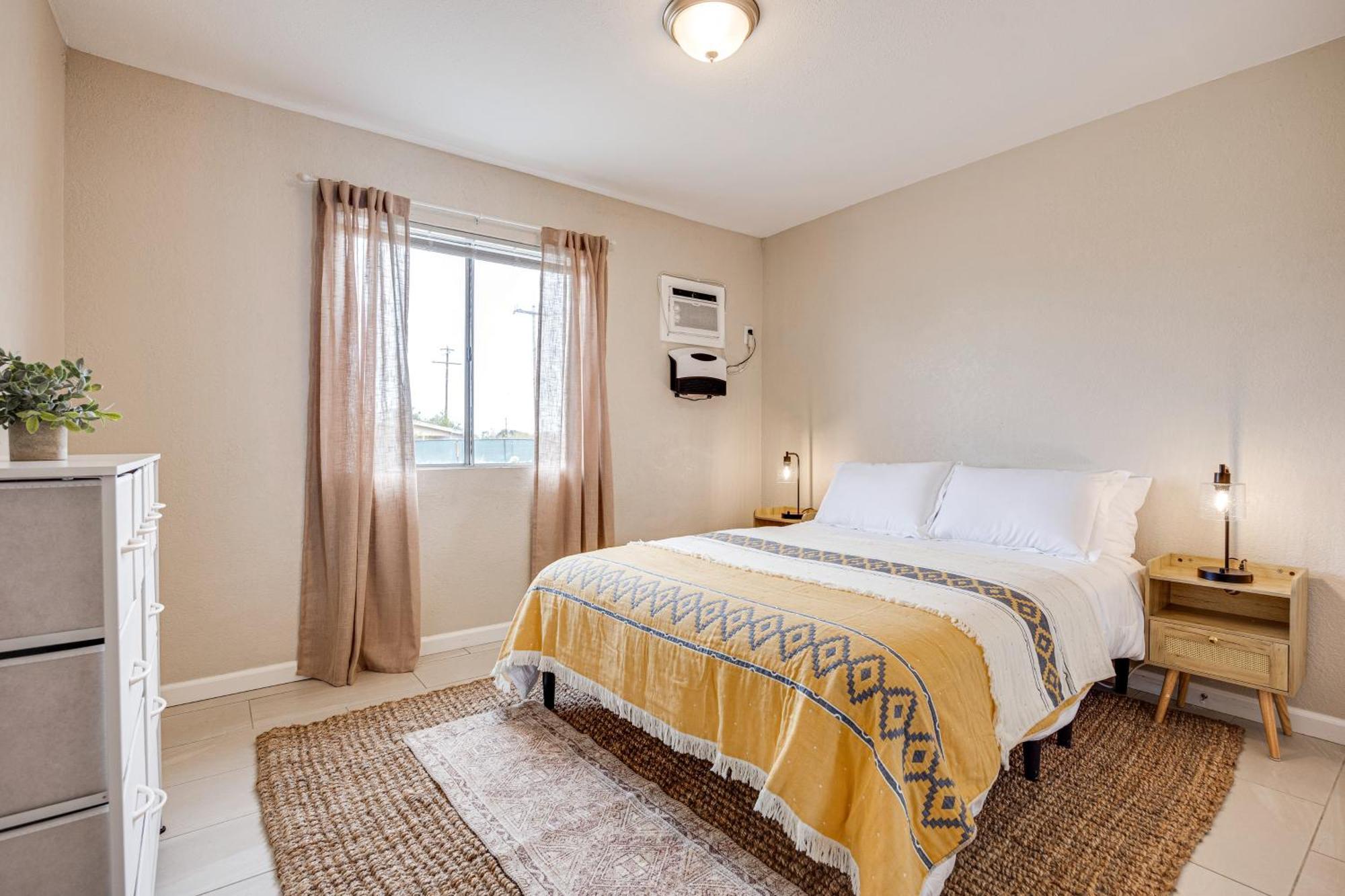 Convenient Joshua Tree Apartment - Walk To Town! Екстериор снимка