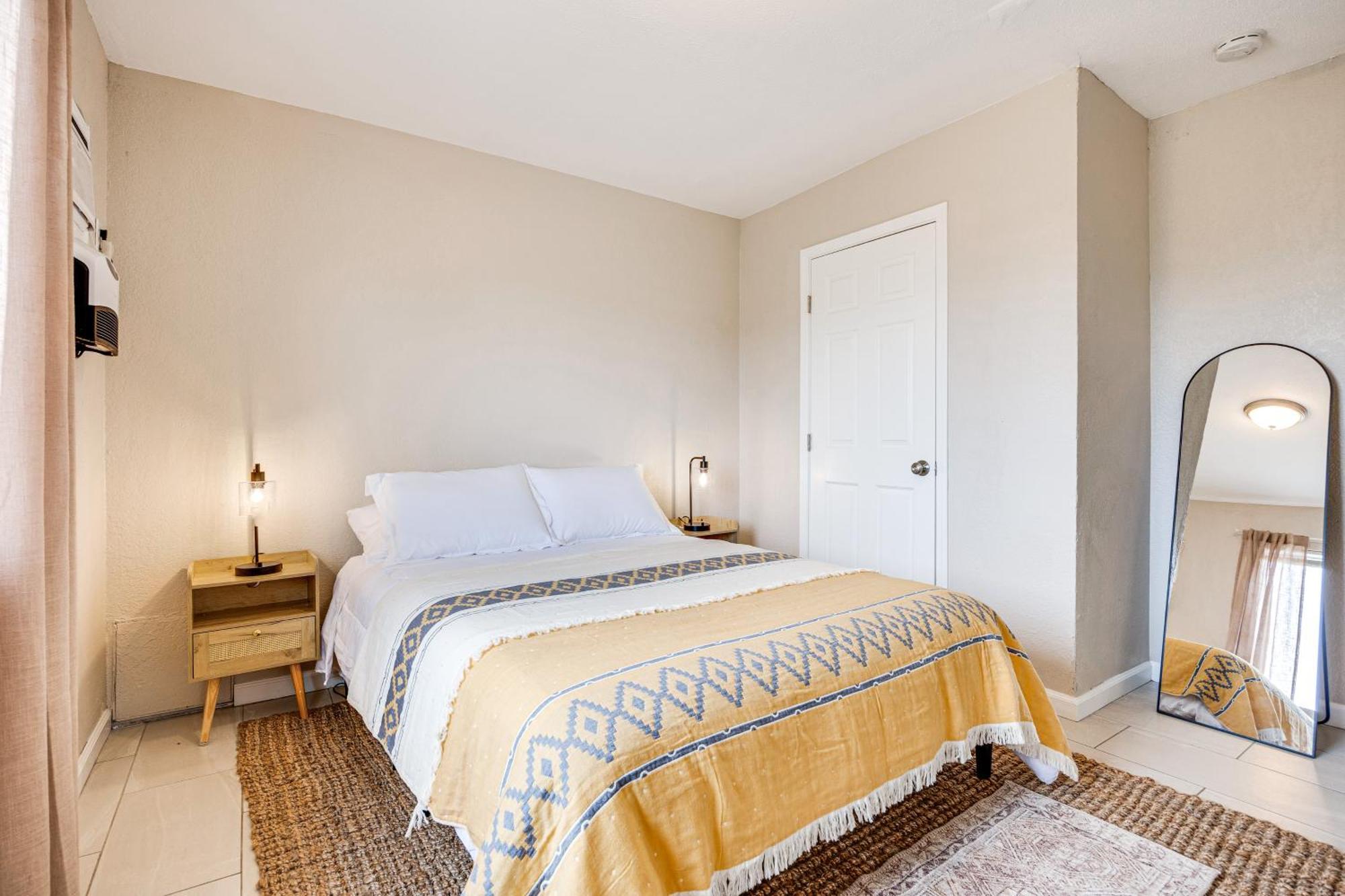 Convenient Joshua Tree Apartment - Walk To Town! Екстериор снимка