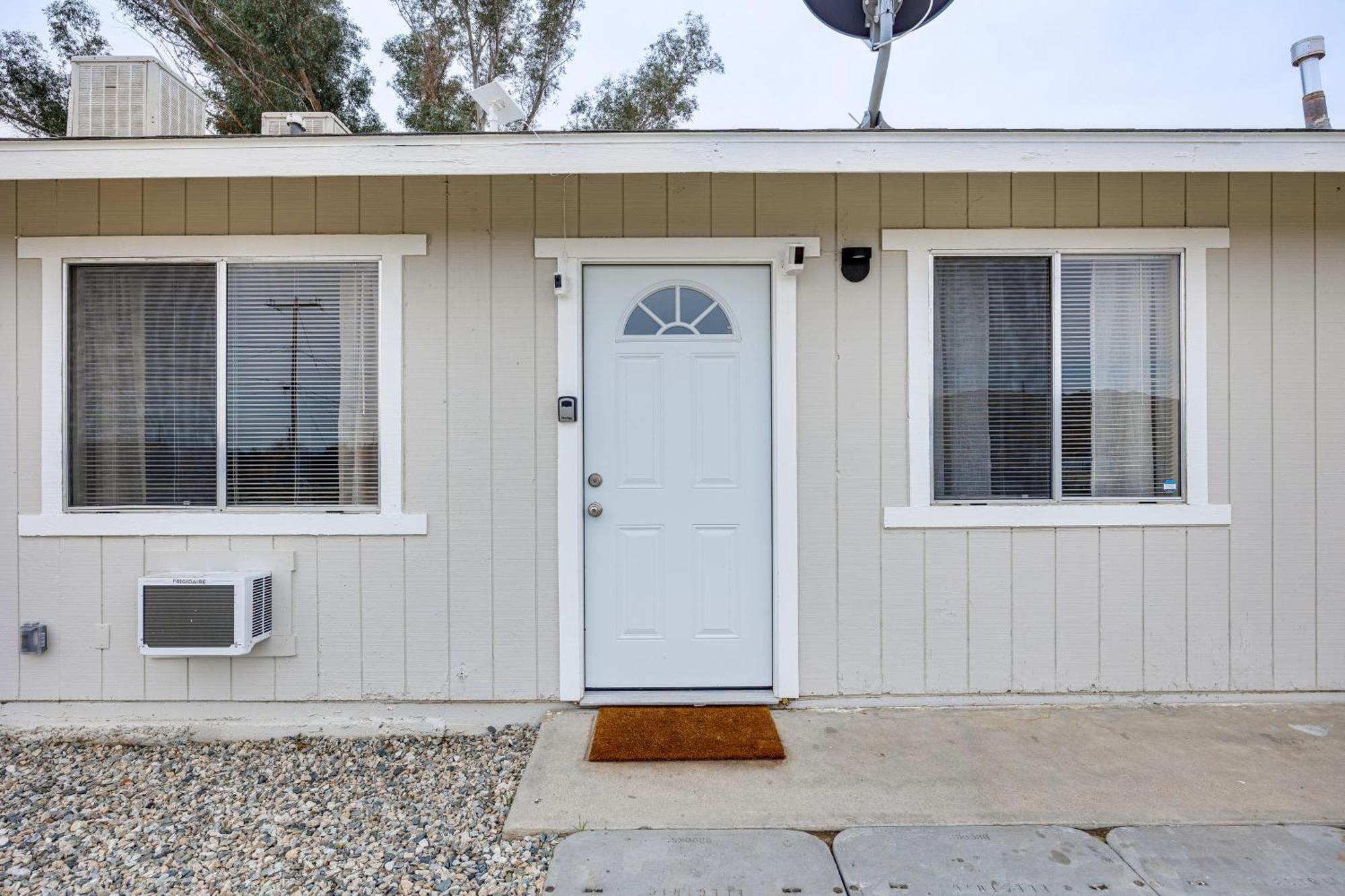 Convenient Joshua Tree Apartment - Walk To Town! Екстериор снимка